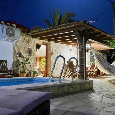ホームステイ Tinyhouse Im Patio Einer Romantischen